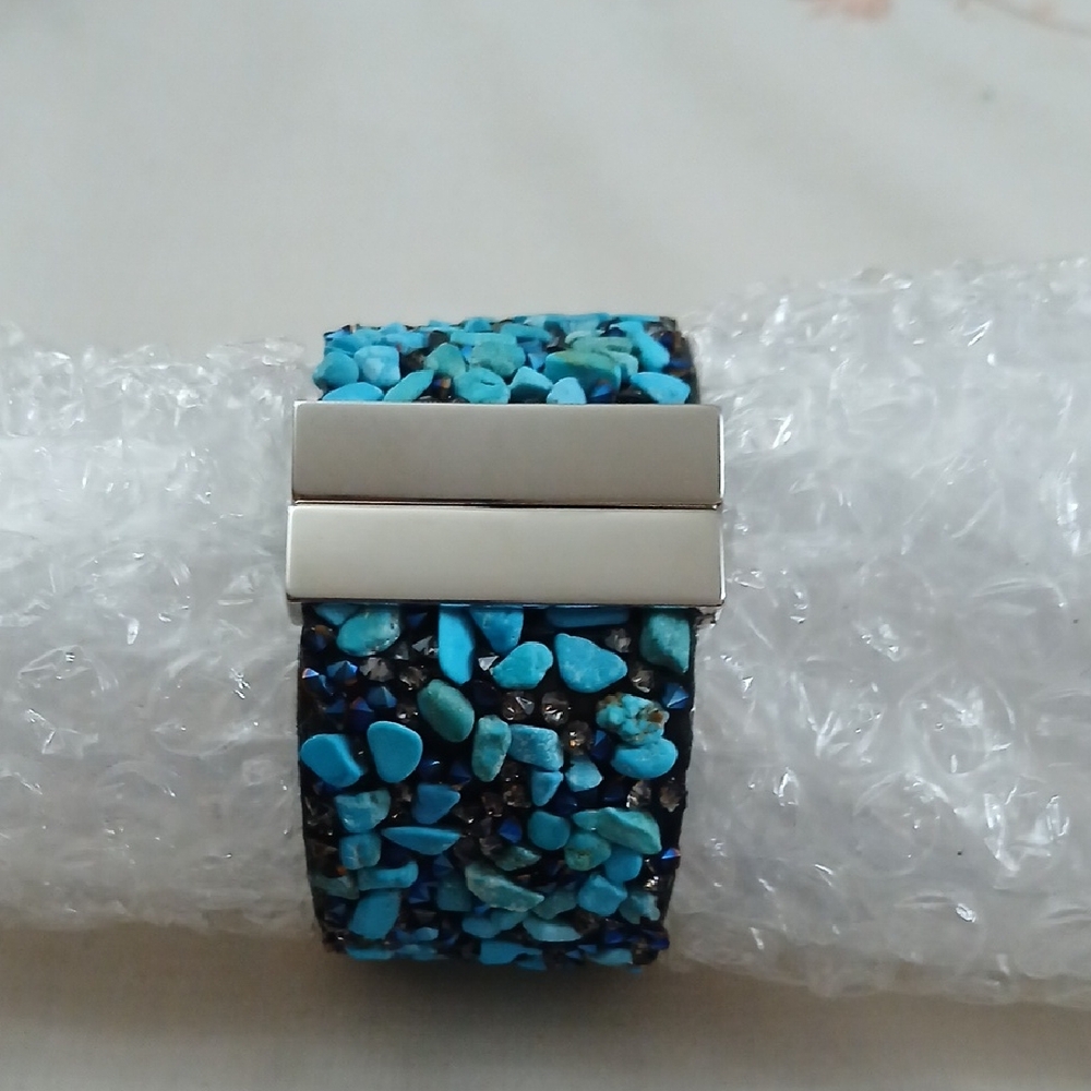 NWOT Turquoise Gemstone Bracelet with Silver Magnetic Clasp.